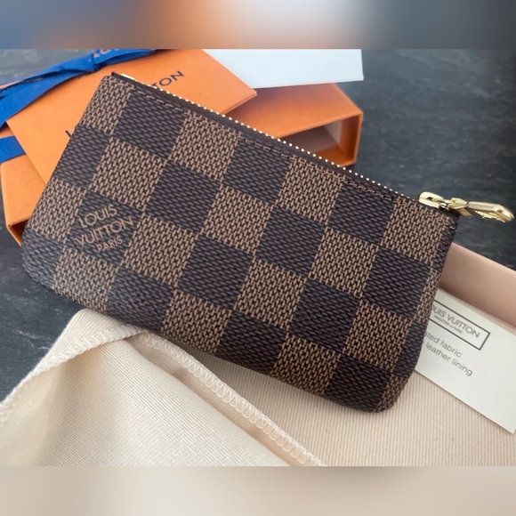 Louis Vuitton Key Pouch - Picture 4 of 11